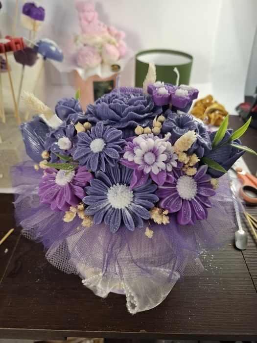 Cauți un cadou diferit?
Acest buchet din lumânări parfumate este re