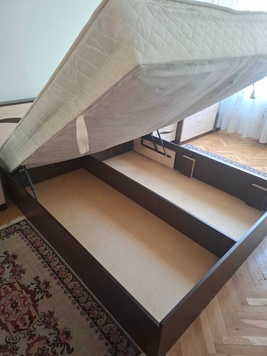 Предлагам спалня с матрак