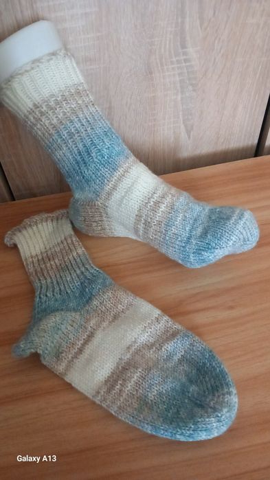 Предлагам ръчноплетени чорапи и терлици