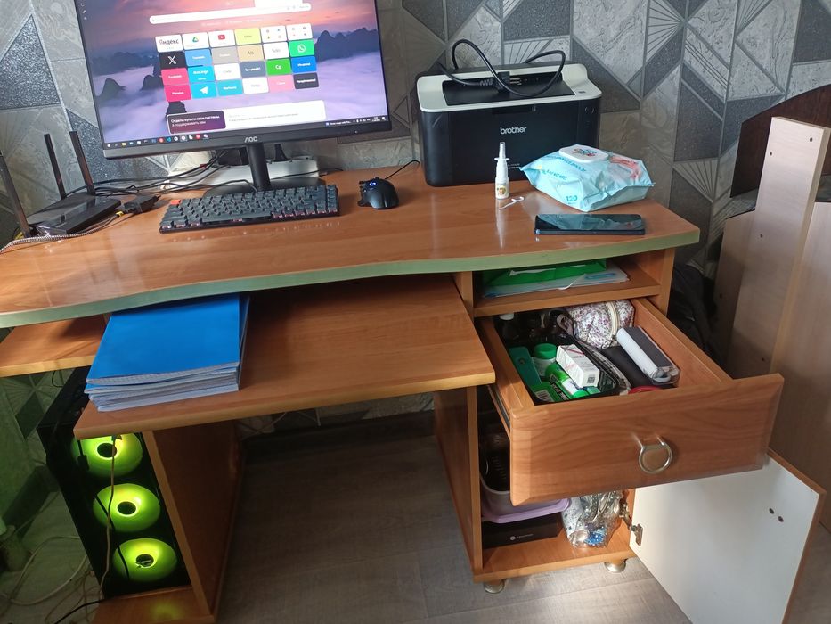 Стол для компьютера