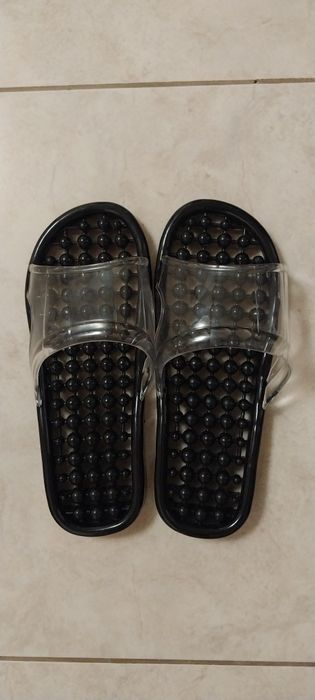 Продам, массажные сланцы. Новые 36 размер.