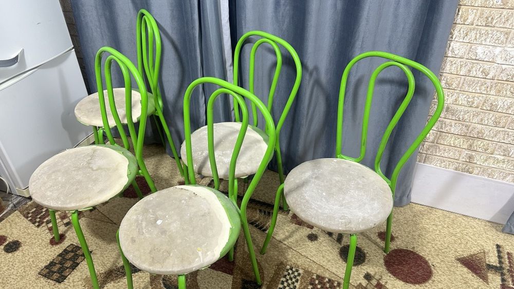 Кухонный стол с 6 стульями