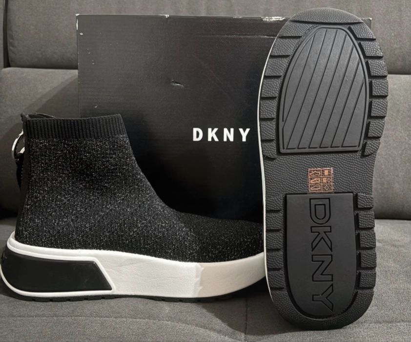 Adidasi DKNY noi