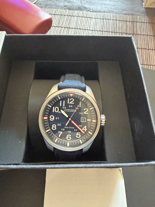 часовник Citizen Eco-Drive - AW5000-16L