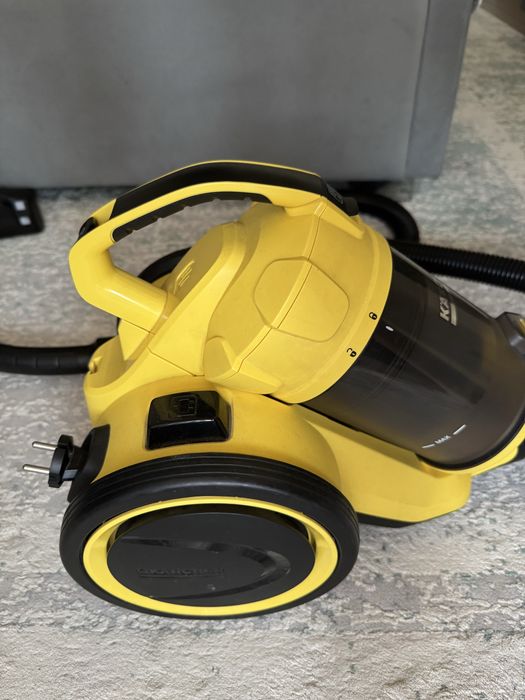 Пылесос: Karcher VC 3 Plus в отличном состоянии