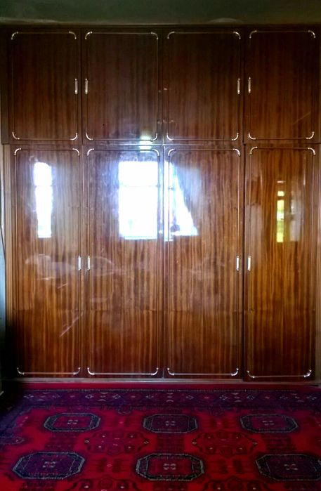 Спальный гарнитурНОВЫЙ ЗАПЕЧАТАНЫЙ В КОРОБКАХкрасное дерево пр РУМЫНИЯ