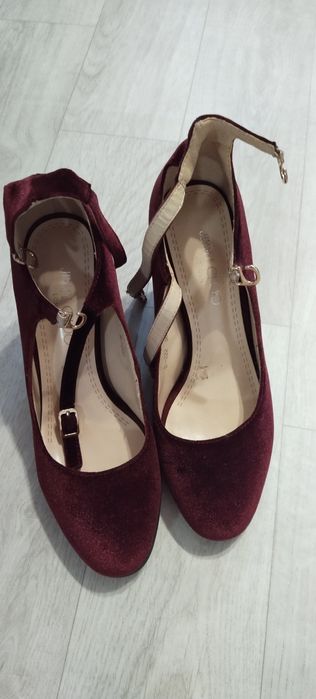 Продам нарядные туфельки