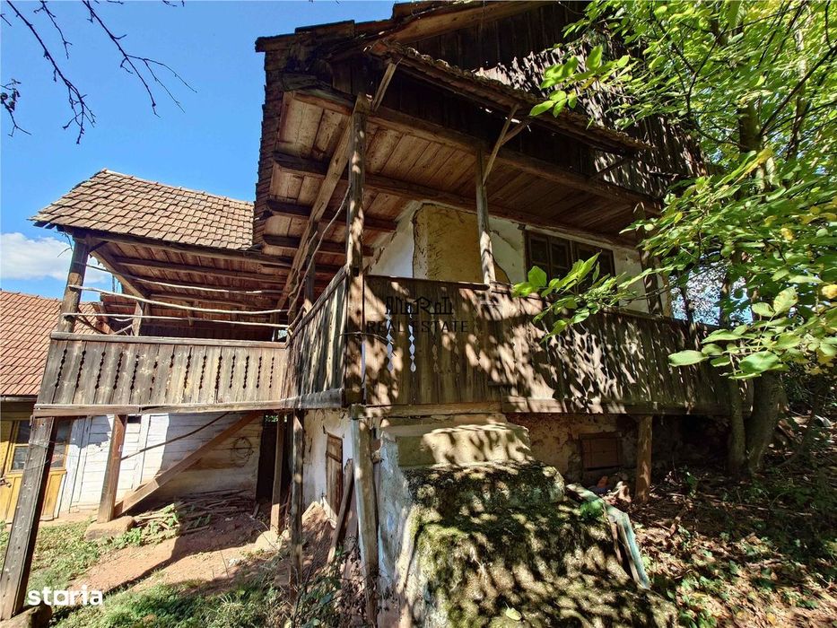 Teren intravilan si cladiri in Lunca