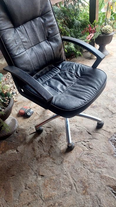 Scaun reglabil  de piele ecologica