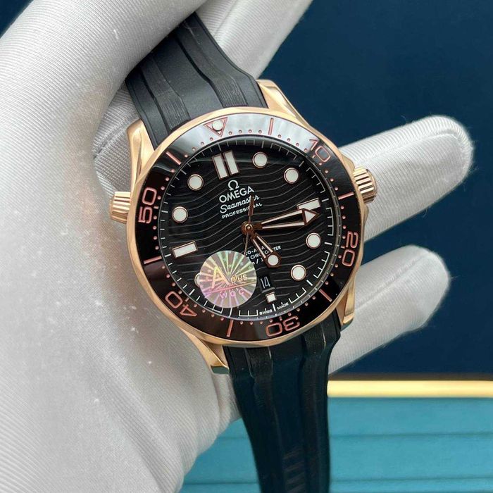 omega seamaster diver 300m черно/златисто