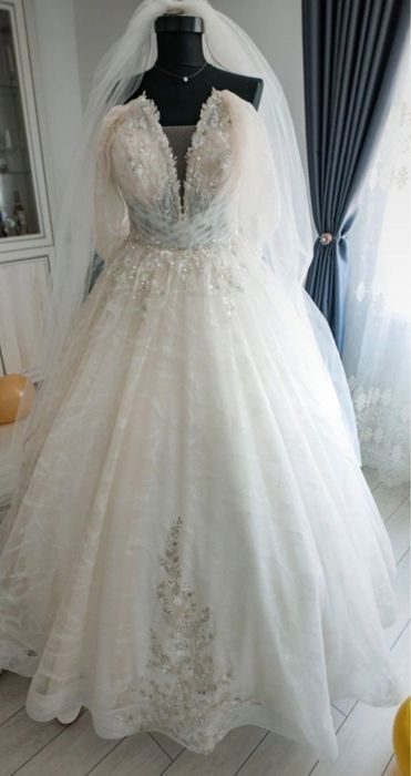 Rochie de mireasa cu trena si corset