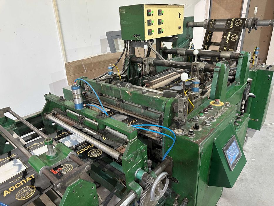 Автомат за конфекция на пликове с тристранен шев със серво мотор