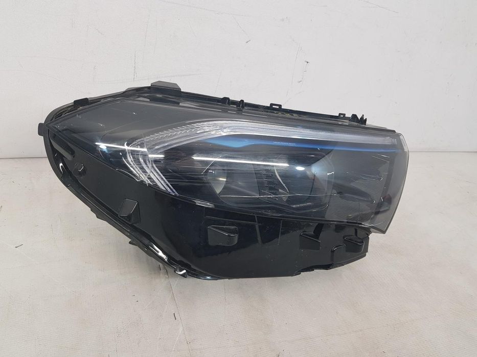 Far dreapta Mercedes EQB dupa 2021