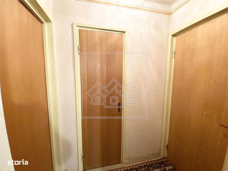 Apartament 2 camere de vanzare, necesita renovare, zona Rahovei - Sibi