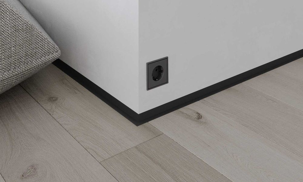 Микроплинтус L-образный  MicroPL черный матовый алюминиевый