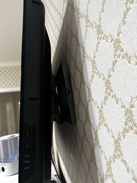 Продам телевизор LG кранштейн в подарок