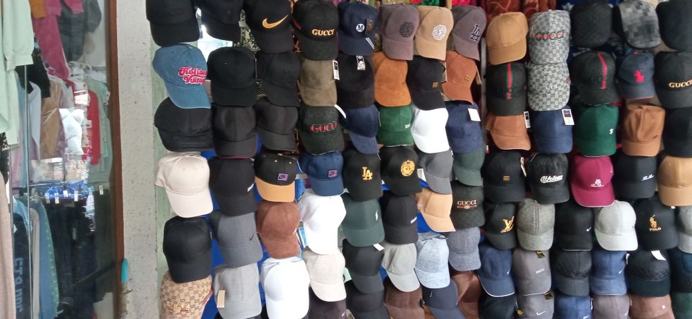 Oq kepka va turli xil kepkalar