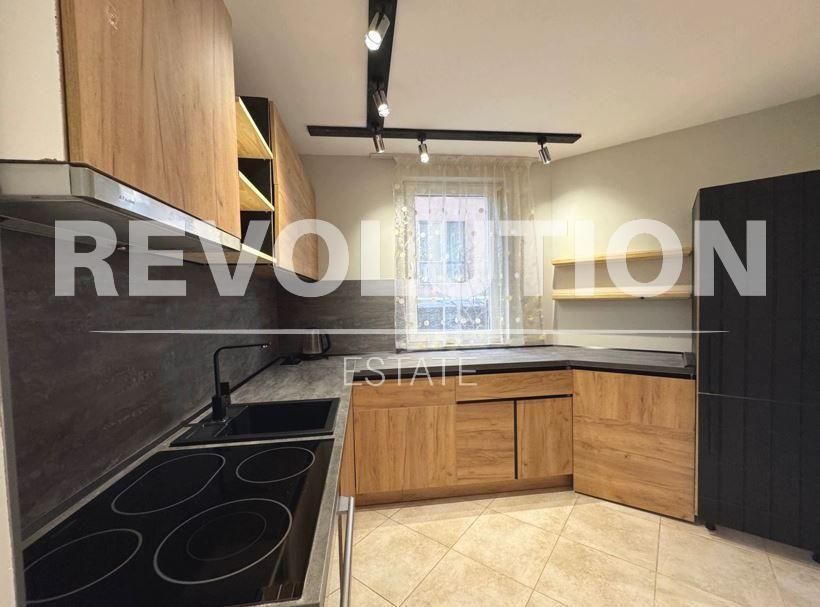 Дава се под наем Двустаен апартамент в Варна, Бриз - 69 кв.м за 687.99 € - Снимка #1