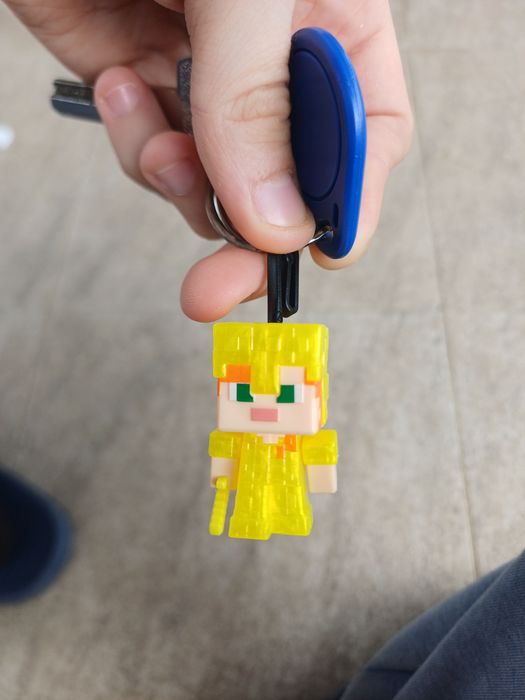 Алекс золотой из киндера