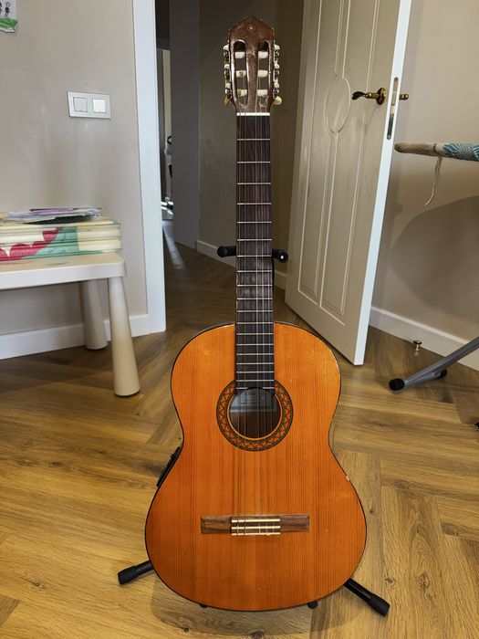 Продам гитару Yamaha модел СХ 40