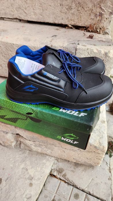 обувки с метално бомбе 43