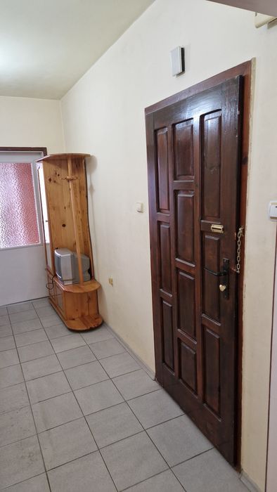 Давам под наем двустаен