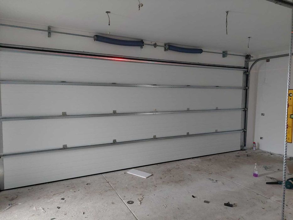 Vand usa de garaj.Culoare Antracit.Latime 4000mm/inaltime 2440mm