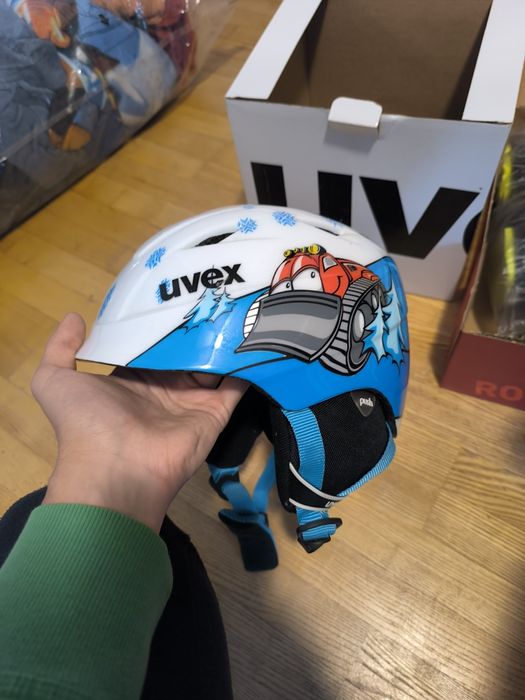 Ски обувки Rossingnol и каска Uvex (детски)
