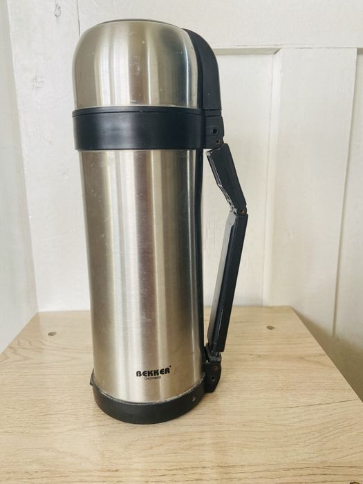 Посуда. Миксер и термос,бутылка,стаканы