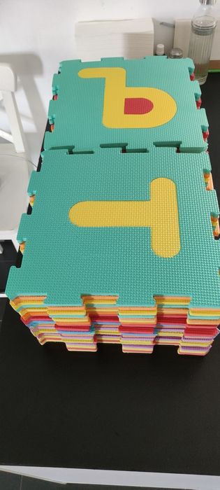 Детски килим от букви