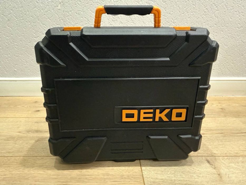 шруповерт Deko, полный набор