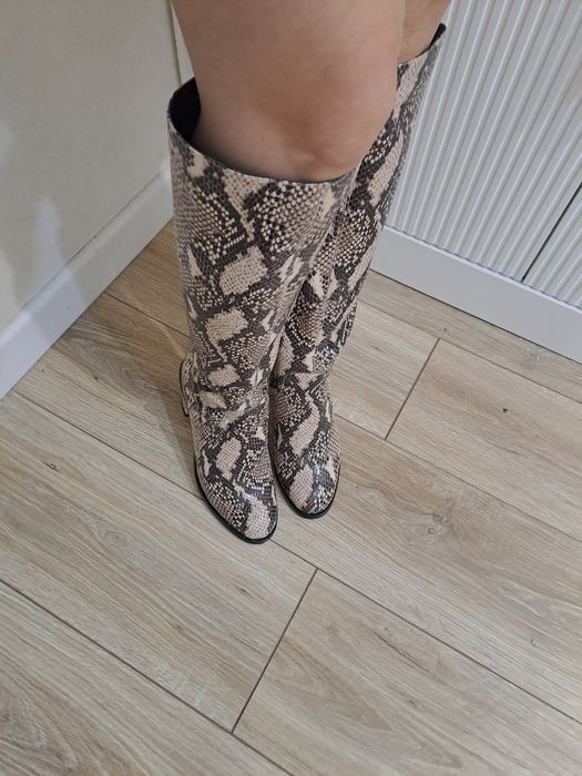 Экскюзивные сапоги кожанные 38 р.