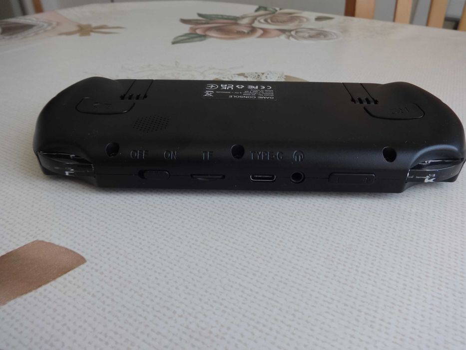Ретро Портативна Конзола – 4.5” IPS, 20 000+ игри, 3000mAh, USB-C адаптер в комплекта, 64GB microSD
