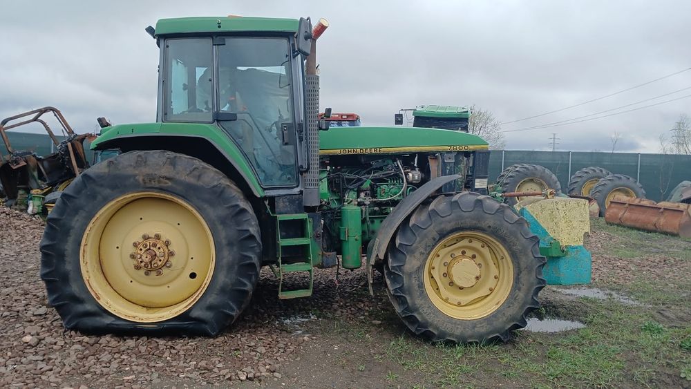 Dezmembrez  tractoare