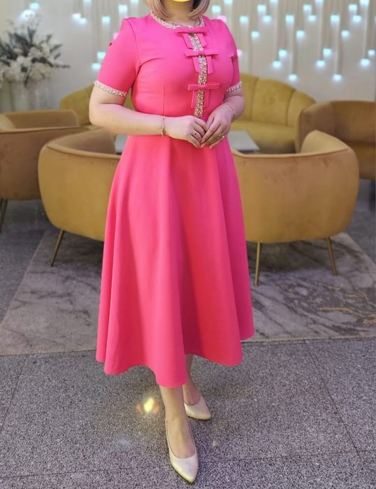 Rochie midi roz cu perle și funde