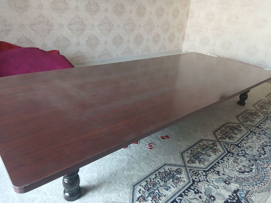 Продается стол для гостиной