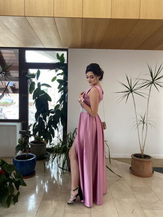Rochie lungă purtată o singură dată