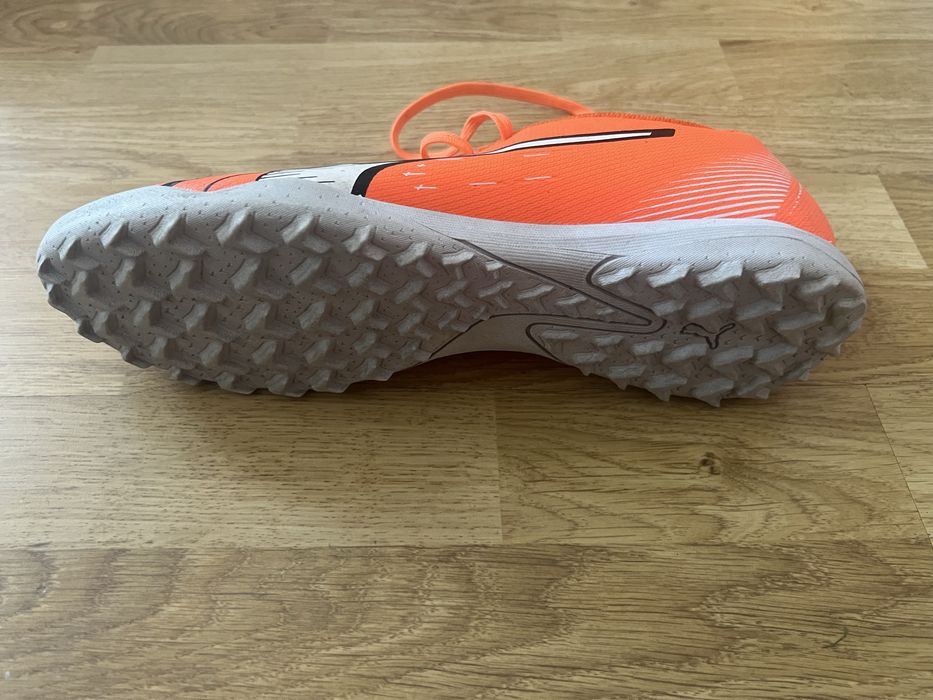 adidasi puma  crampoane mici