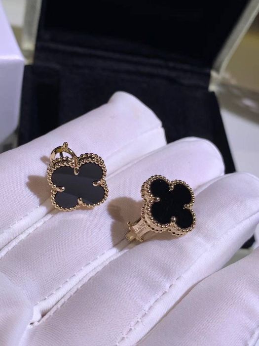 Серьги от Van Cleef