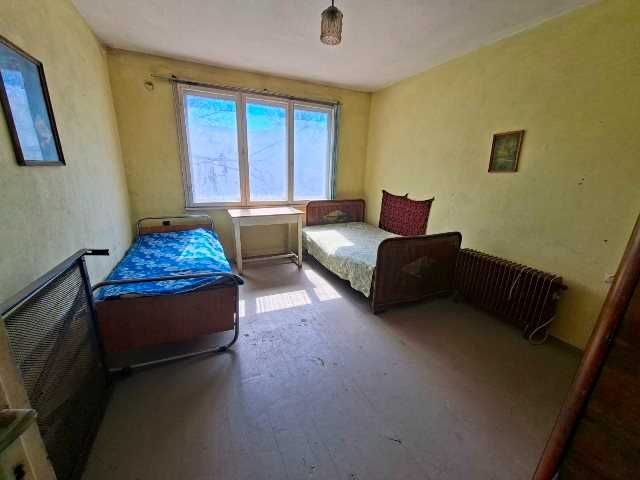 4-стаен апартамент с допълнителна постройка, Търговище, Център , 185 кв.м.