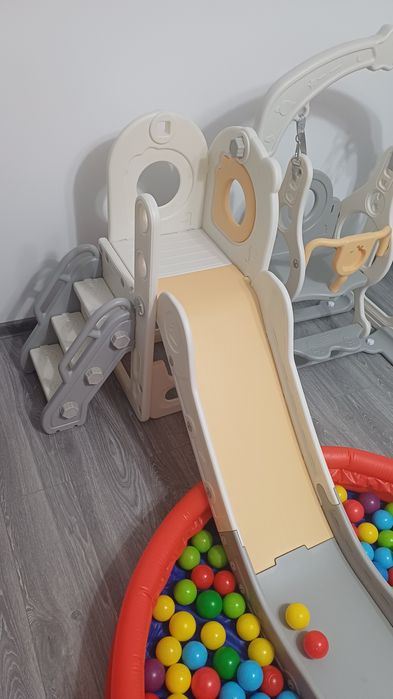 Topogan interior exterior cu piscină cu bile