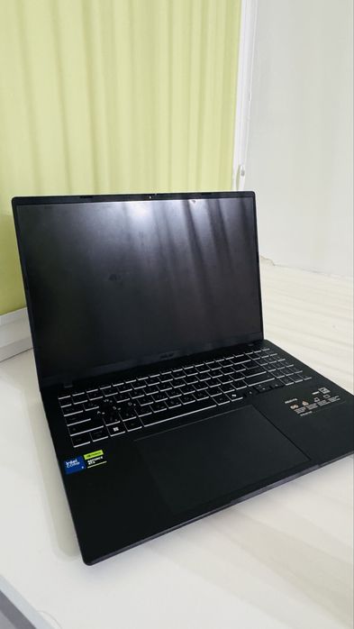 ноутбук Asus v16 с гаратией
