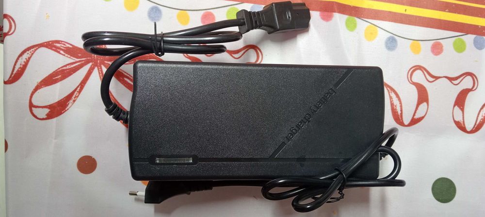 Încărcător 72 v LITIU ION 5 A nou nefolosit