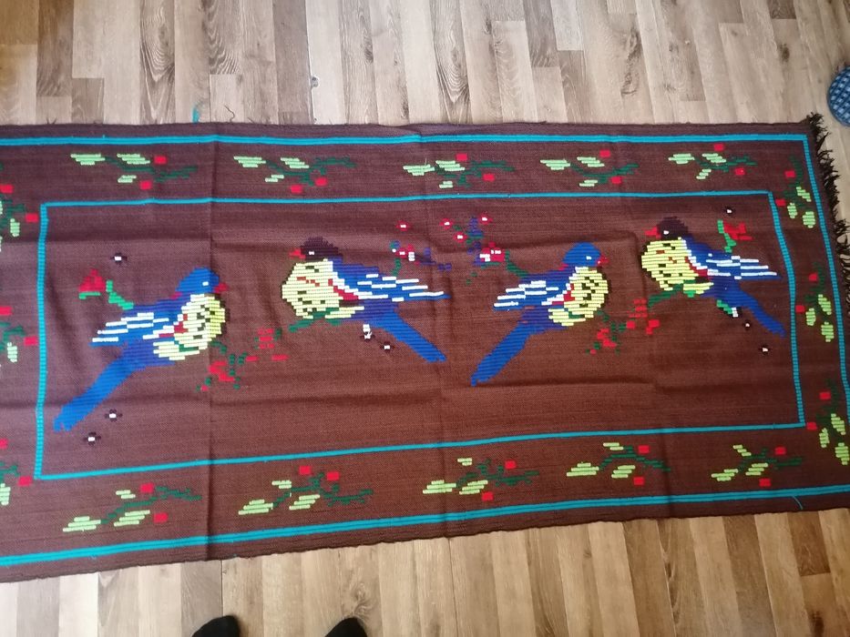 Ръчно тъкано килимче, кафяви, много интересно и хубаво, ново е