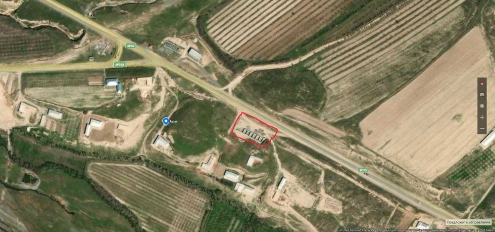 Yo‘l bo‘yida, qulay hududda joylashgan yangi qurilgan do‘konlar