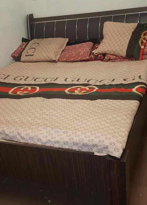 Srochana Spalniy krovat sotiladi