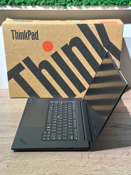 Lenovo ThinkPad T1g Gen 8 16" 3.2K Tandem OLED 64GB RTX 5070 2TB SSD