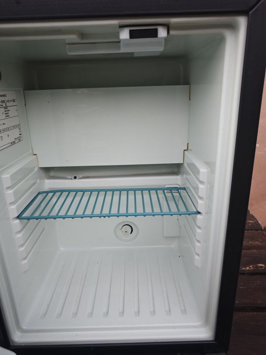 Мини амонячен хладилник минибар dometic