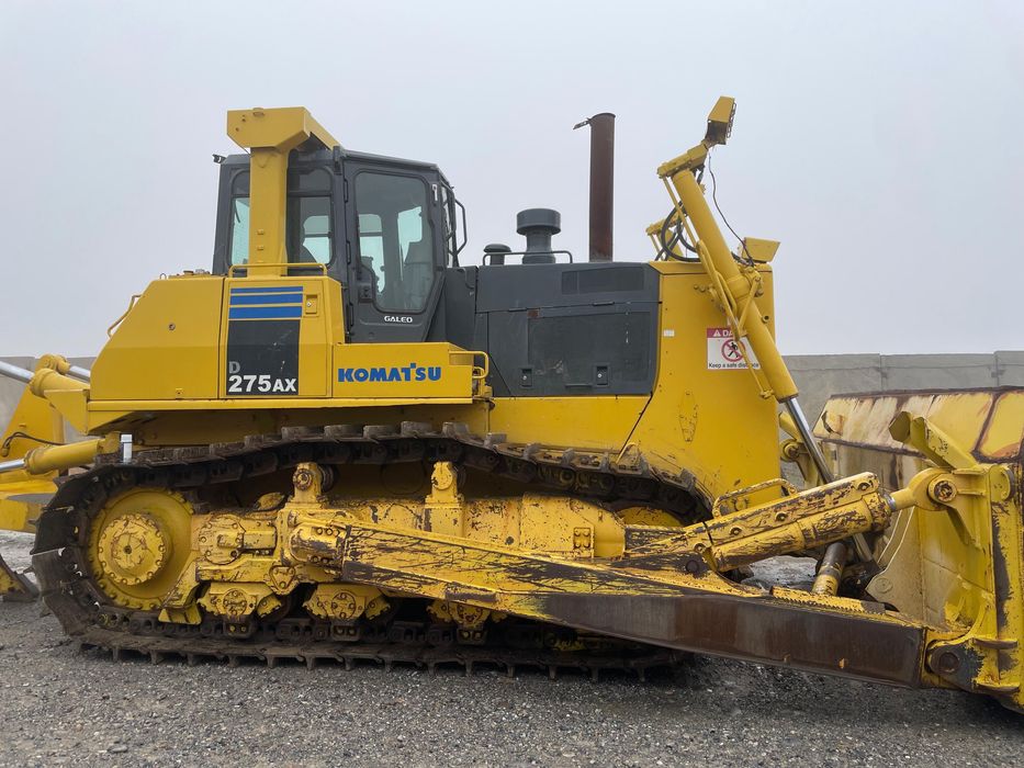 Бульдозер Komatsu 275