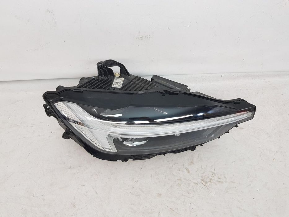 Far dreapta full led Volvo XC60 dupa 2017